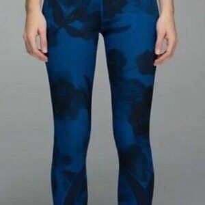 Lululemon Run Inspire Crop II Leggings Jumbo Floral Ink Blue /Black Size 4